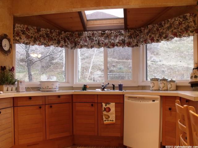 712 N Hillside Dr E, Centerville, UT 84014 — photo 12