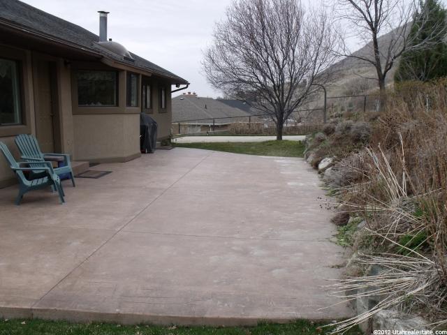 712 N Hillside Dr E, Centerville, UT 84014 — photo 6