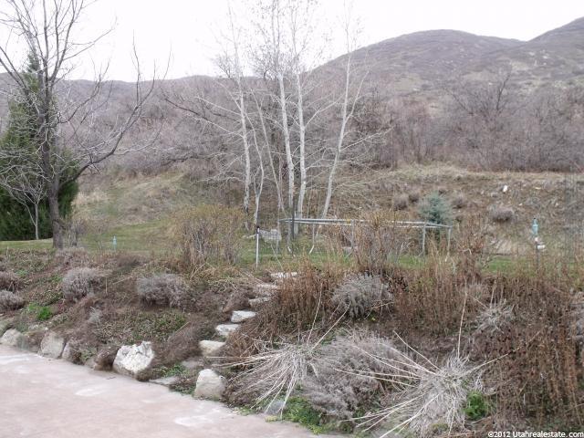 712 N Hillside Dr E, Centerville, UT 84014 — photo 8