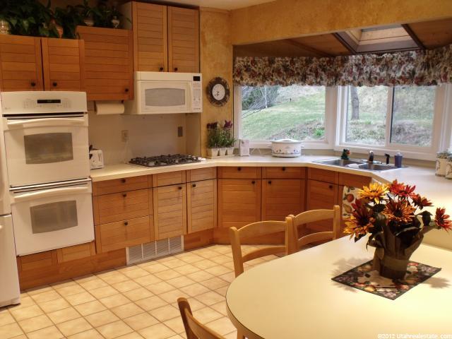 712 N Hillside Dr E, Centerville, UT 84014 — photo 10