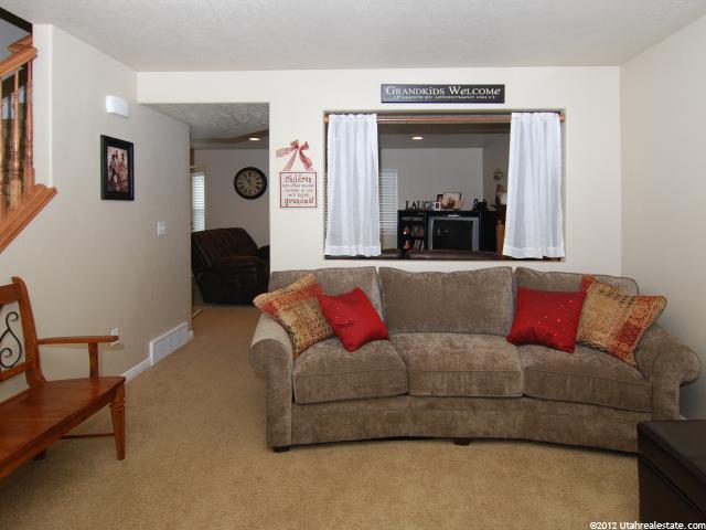 2372 N Sarus Crane Dr, Clinton, UT 84015 — photo 2