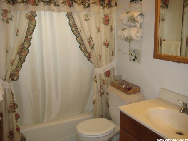 2198 W 2600 N, Farr West, UT 84404 — photo 11