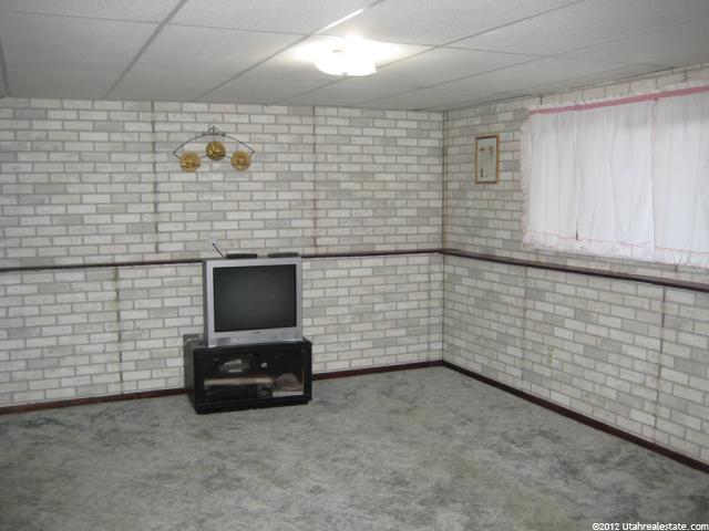 2198 W 2600 N, Farr West, UT 84404 — photo 12
