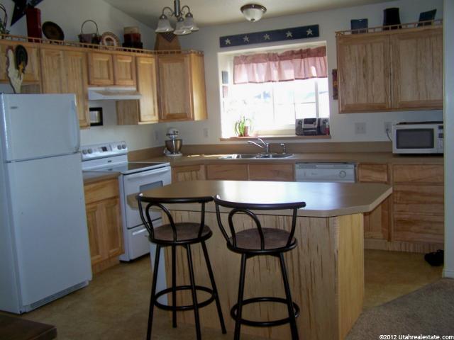 1629 N 2340 W, Clinton, UT 84015 — photo 4
