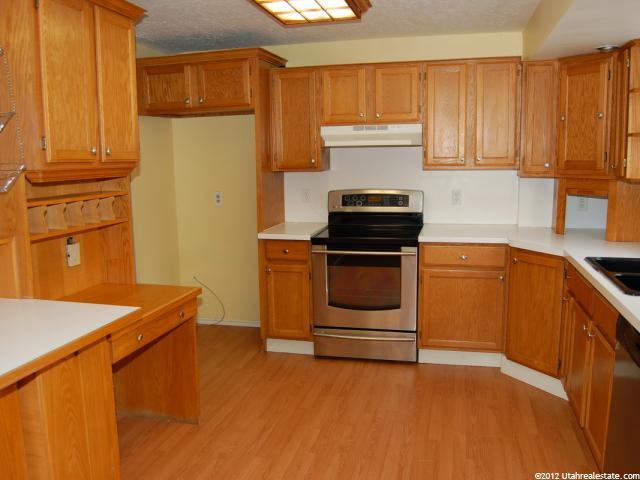 10443 S Violet Dr, Sandy, UT 84094 — photo 2