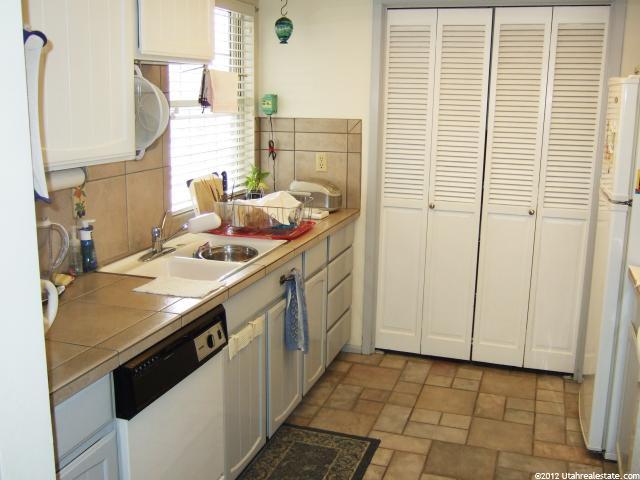 4062 S 685 E #H, Murray, UT 84107 — photo 2
