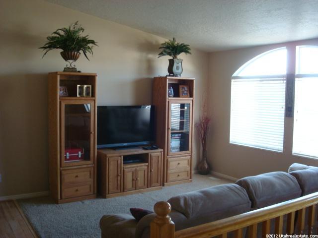 1082 N 2575 W, Layton, UT 84041 — photo 2