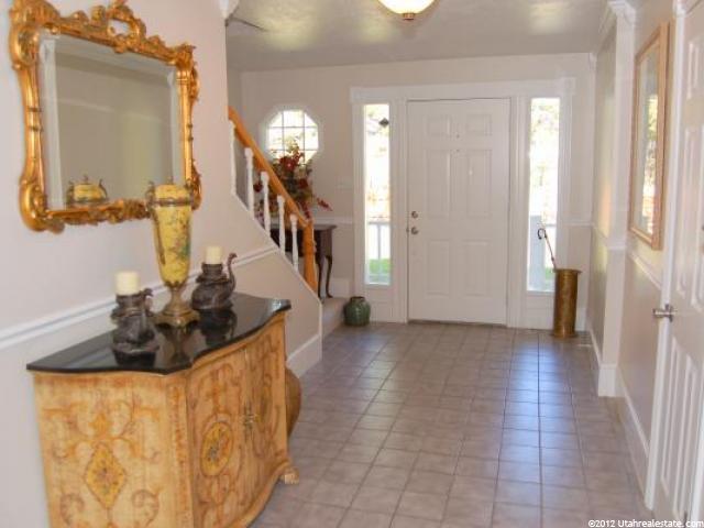 2214 E Oakridge Dr, Layton, UT 84040 — photo 2