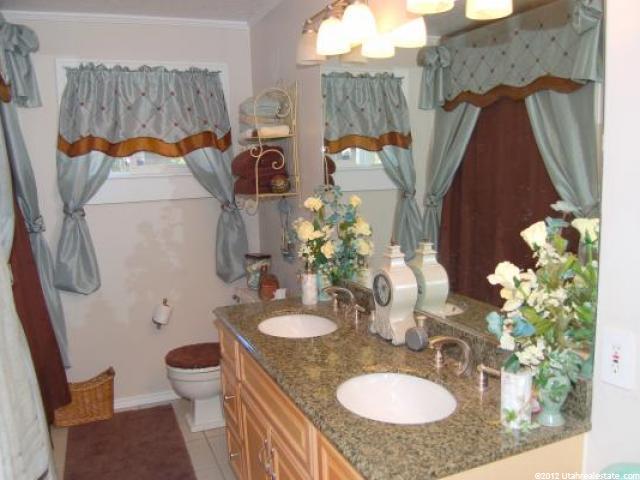 2214 E Oakridge Dr, Layton, UT 84040 — photo 12