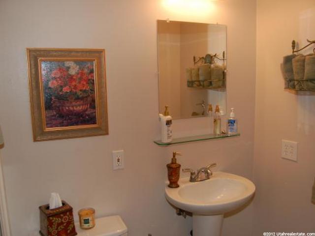 2214 E Oakridge Dr, Layton, UT 84040 — photo 9