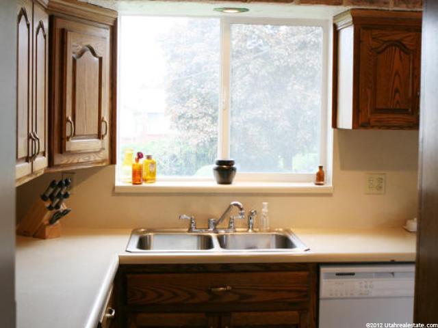 385 E Mountain View Dr S, Sandy, UT 84070 — photo 3