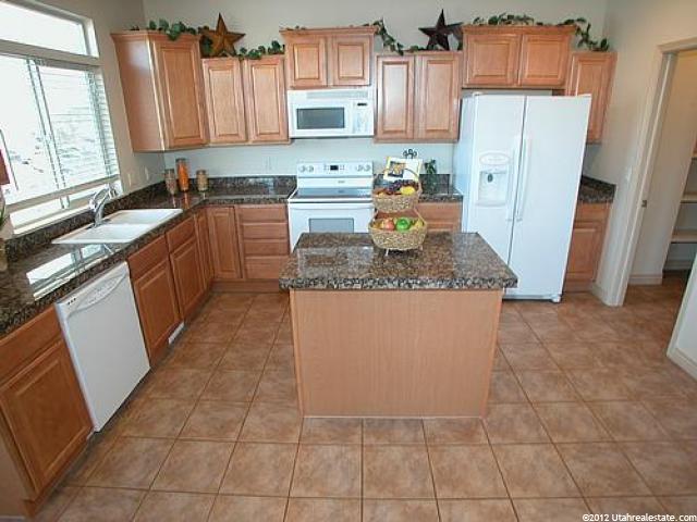 282 E Manilla Dr, Draper, UT 84020 — photo 2
