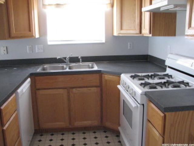 1058 N 900 W, Clinton, UT 84015 — photo 4