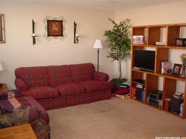 640 E Vine St, Murray, UT 84107 — photo 2
