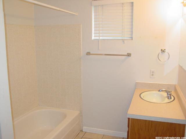 640 E Vine St, Murray, UT 84107 — photo 4