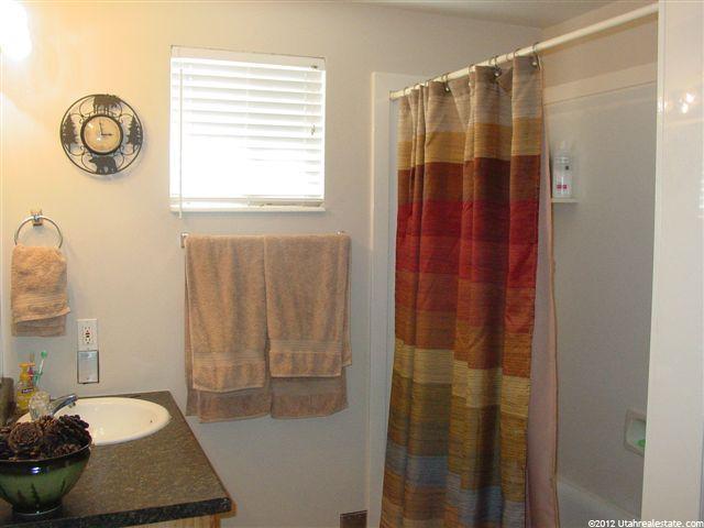640 E Vine St, Murray, UT 84107 — photo 9
