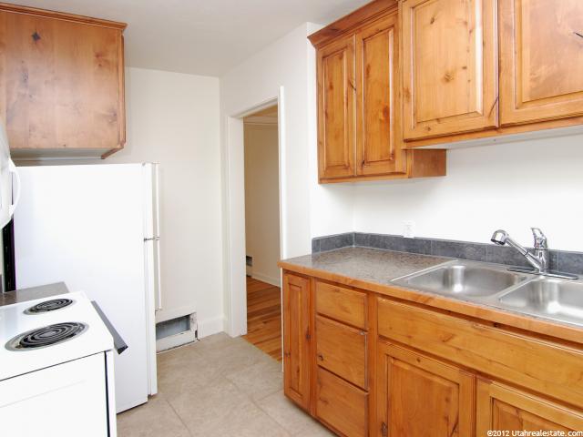 137 Ross Dr, Clearfield, UT 84015 — photo 5