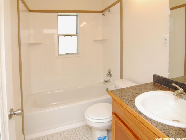 137 Ross Dr, Clearfield, UT 84015 — photo 6