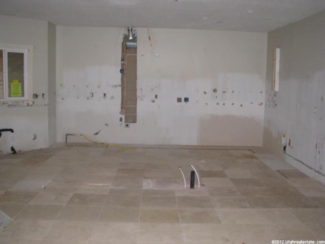 915 N 700 E, Centerville, UT 84014 — photo 4