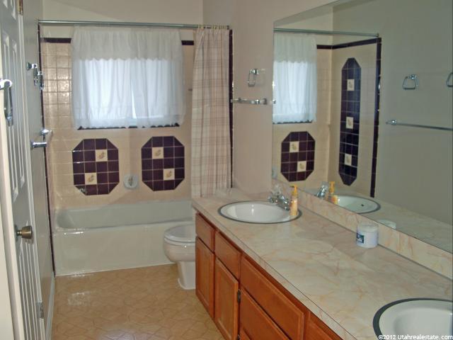 242 W 1850 N, Layton, UT 84041 — photo 7