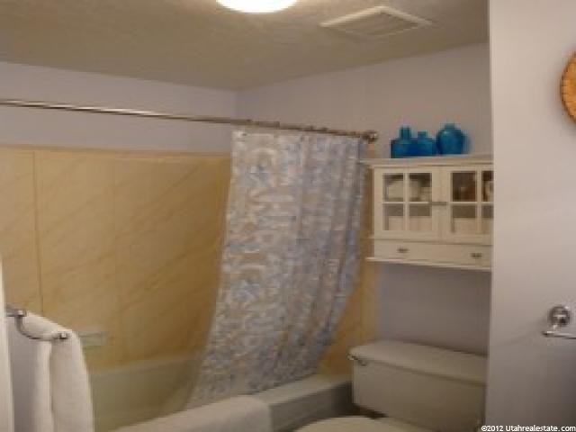 40 Whitebarn Dr, Pleasant View, UT 84414 — photo 2