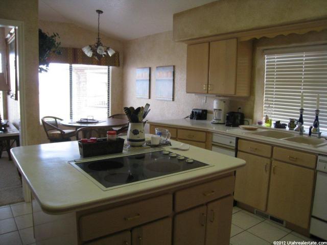 890 W Hampton Rd, St. George, UT 84770 — photo 2