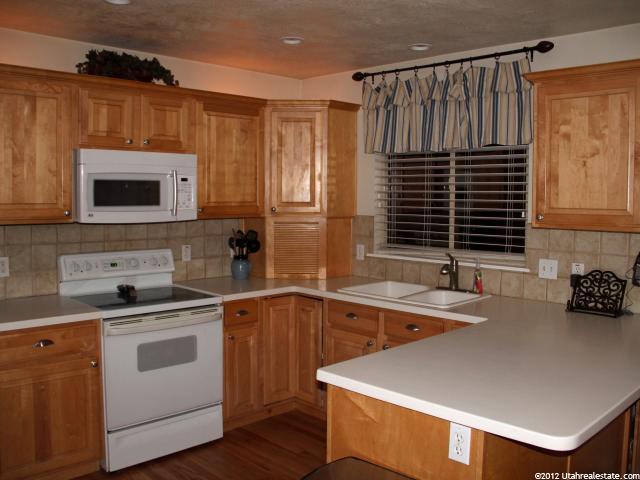 2073 Churchill Dr, Centerville, UT 84014 — photo 2