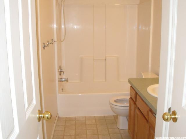 2084 N 2090 W, Clinton, UT 84015 — photo 4