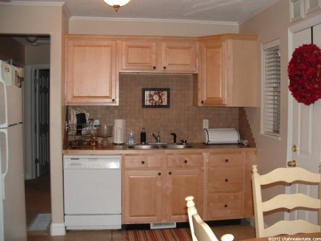 133 Parkway Dr, Clearfield, UT 84015 — photo 2