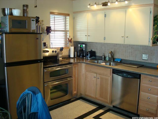 1076 E Sherwood Dr, Ogden, UT 84404 — photo 2