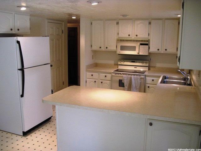 574 W 2125 N, West Bountiful, UT 84087 — photo 8