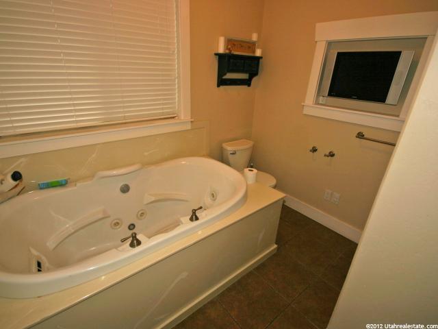 565 E 410 N, Hyde Park, UT 84318 — photo 8