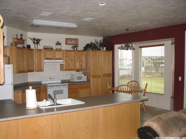 2176 N 2600 W, Clinton, UT 84015 — photo 2