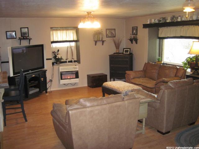 296 S Center St, Enterprise, UT 84725 — photo 5