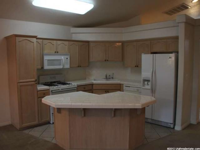 647 N 2240 E, St. George, UT 84790 — photo 4