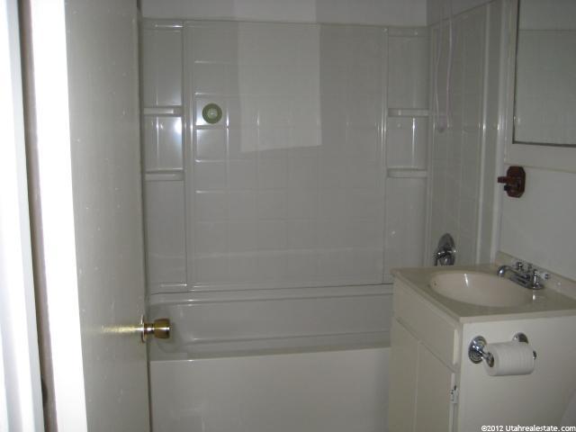 18 S Airlane Dr E, Clearfield, UT 84015 — photo 7