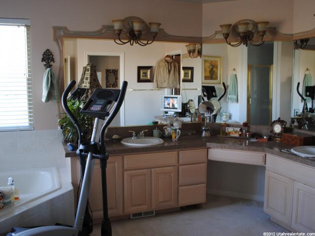 5233 S Ridgedale Dr E, Ogden, UT 84403 — photo 3