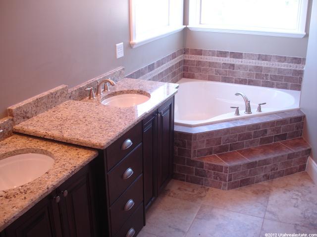 1147 E Laurelwood Dr, Fruit Heights, UT 84037 — photo 5