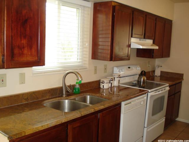 531 E Delno Cir #CIR, Murray, UT 84107 — photo 2