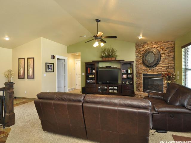 963 N 1385 W, Clinton, UT 84015 — photo 3