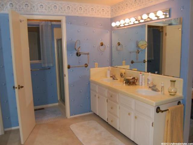 522 E Barnard St, Centerville, UT 84014 — photo 10