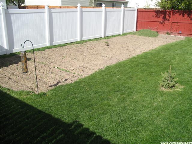 4670 S 3200 W, Roy, UT 84067 — photo 7