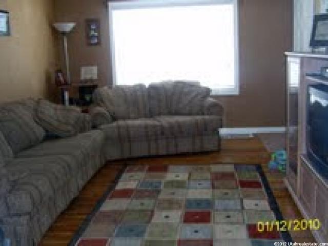 697 E Maple St, South Ogden, UT 84403 — photo 2