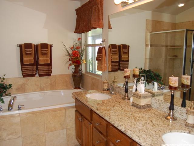 117 E Oakridge Dr, Bountiful, UT 84010 — photo 9