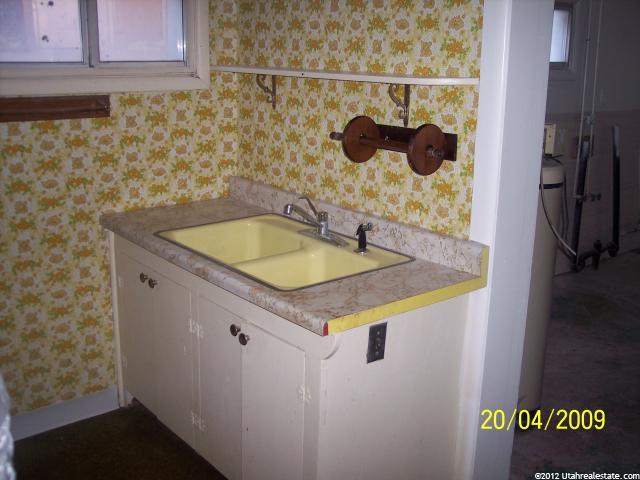 208 S 400 E, Copperton, UT 84006 — photo 4