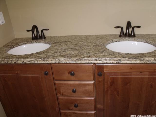 652 S 650 W, Layton, UT 84041 — photo 4