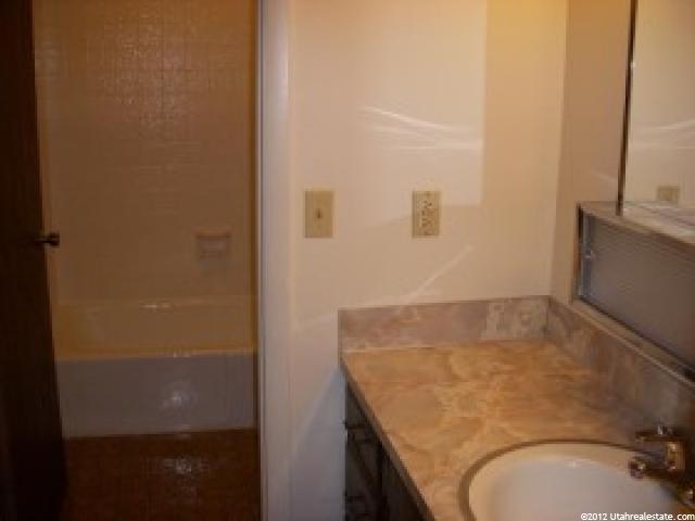 1580 E 900 S #29D, Clearfield, UT 84015 — photo 4