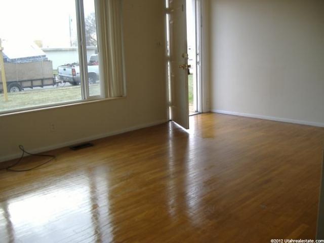 363 N Ann, Clearfield, UT 84015 — photo 5