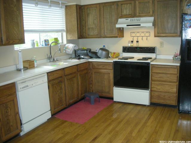 10206 S Buttercup Dr E, Sandy, UT 84092 — photo 2
