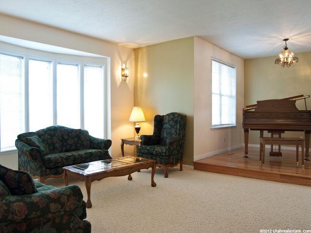 823 E Chelsea Dr, Bountiful, UT 84010 — photo 2